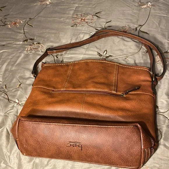 Large size BOC bag. Saddle tan colored. Showing wear on bottom corners. - Picture 4 of 8